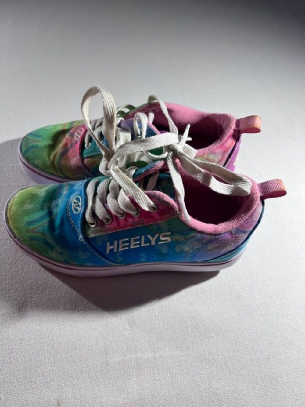 HEELYS PRO 20 wheel skate sneakers tie-dye rainbow fun activity wear YTH size 3